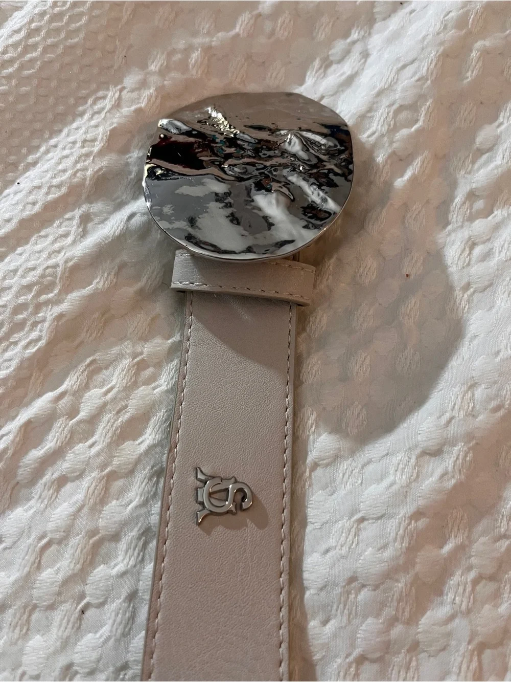 Steve Madden White Leather Belt with Large Hammered Silver Buckle